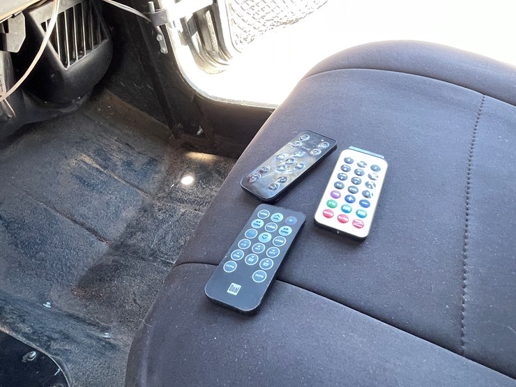 1994-jeep-wrangler-image-36