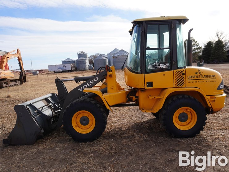 2005-volvo-l30b-image-8