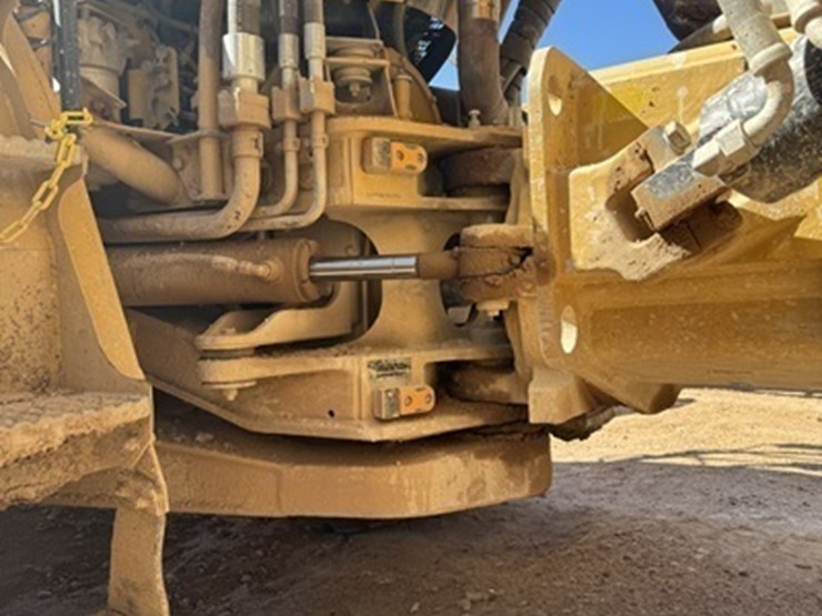 2013-caterpillar-740b-image-15