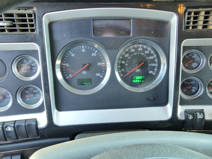 2012-kenworth-t800-image-14