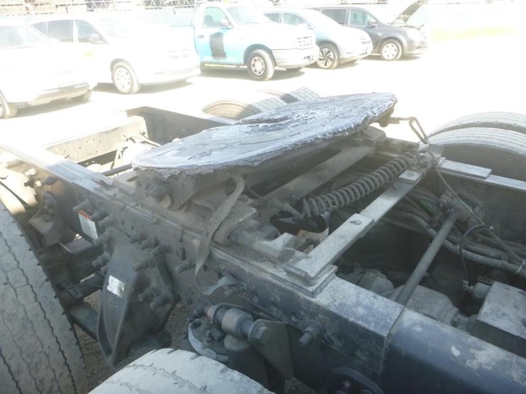 2012-freightliner-cascadia-125-image-9