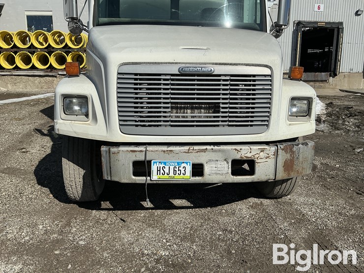 2002-freightliner-fl70-image-12