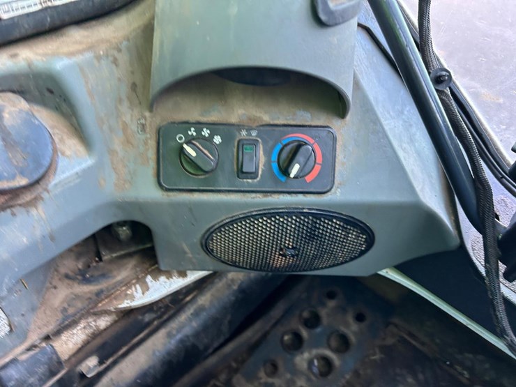 2017-bobcat-t740-image-25