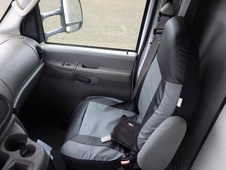 2004-ford-e350-image-38