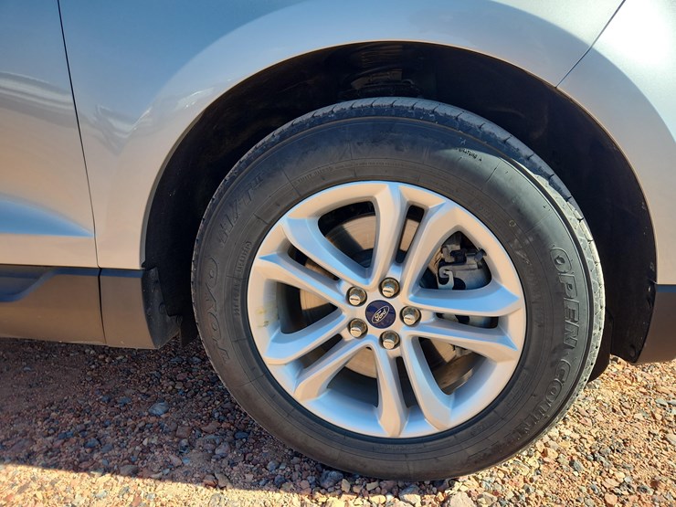 2019-ford-edge-sel-image-11