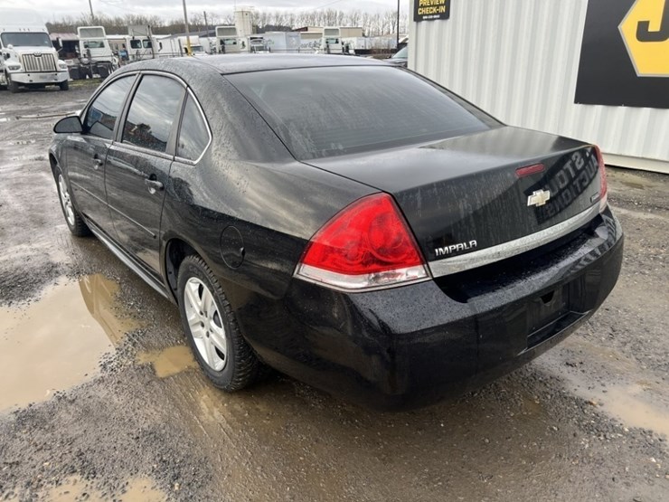 2011-chevrolet-impala-sedan-image-6