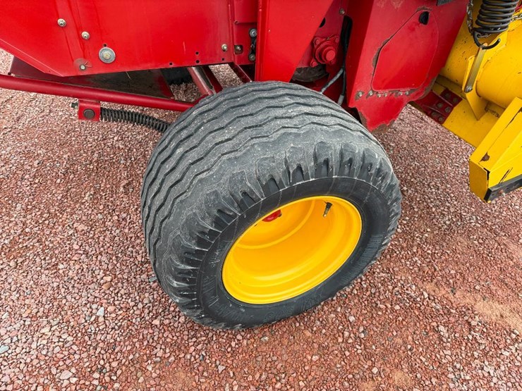 new-holland-br7070-image-19