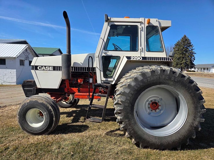 case-2290-tractor-image-33