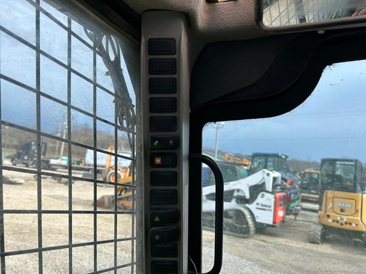 2020-new-holland-c332-image-28