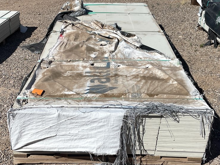 #4339-•-(appx.-160-pieces)-allura-12"-primed-fiber-cement-lap-siding-image-1