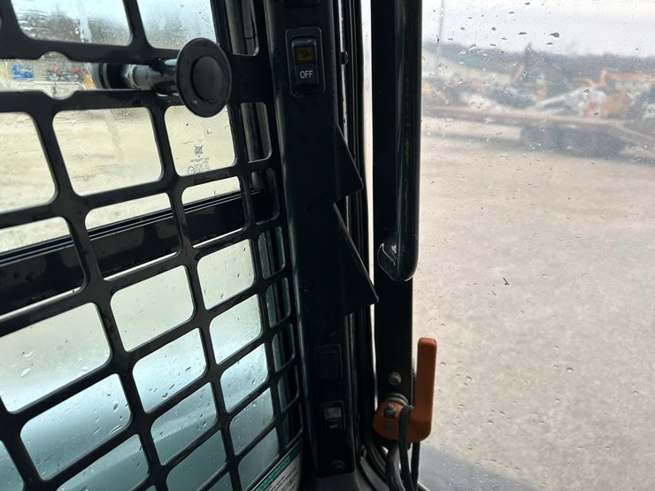 2022-bobcat-t770-image-29