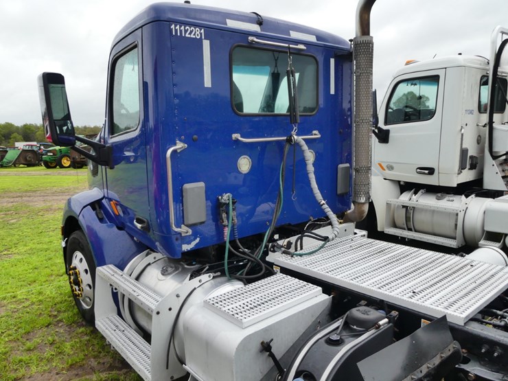 2017-peterbilt-579-image-8