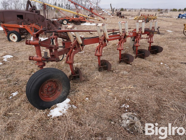 international-710-image-6