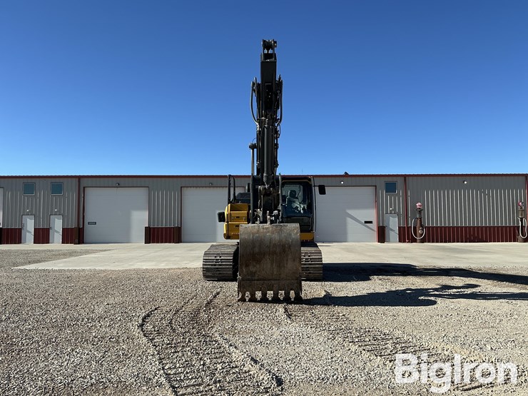 2021-john-deere-210-image-2