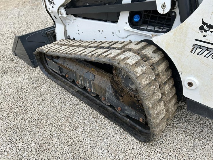 2022-bobcat-t770-image-16
