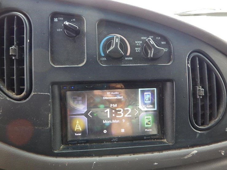 2002-ford-cargo-image-32