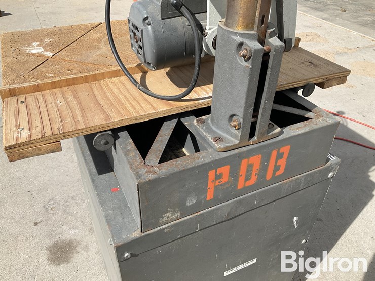 black-&-decker-radial-arm-saw-image-17
