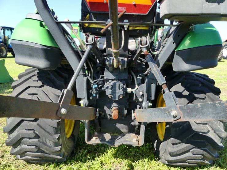2014-john-deere-1025r-image-5