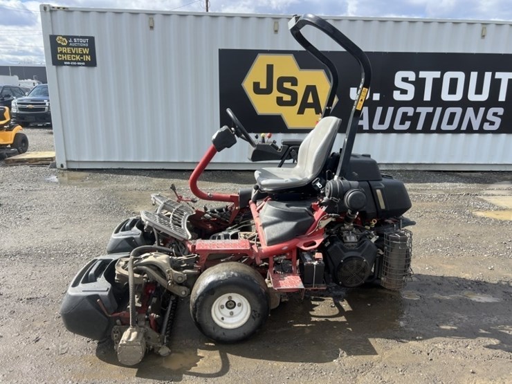 2014-toro-greensmaster-3320-triflex-traction-unit-image-7