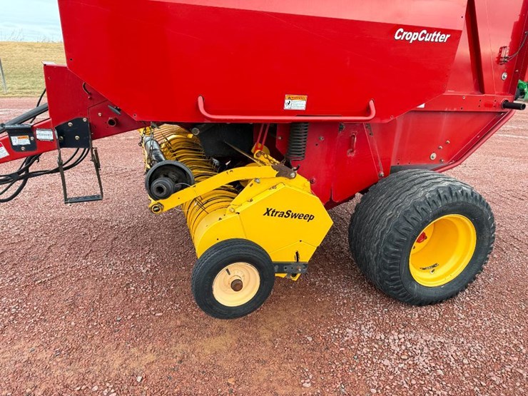 new-holland-br7070-image-9