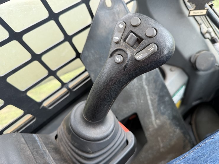 2023-bobcat-t76-image-14