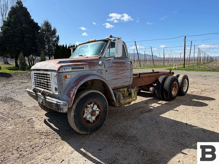 1969-gmc-dump-truck-image-1