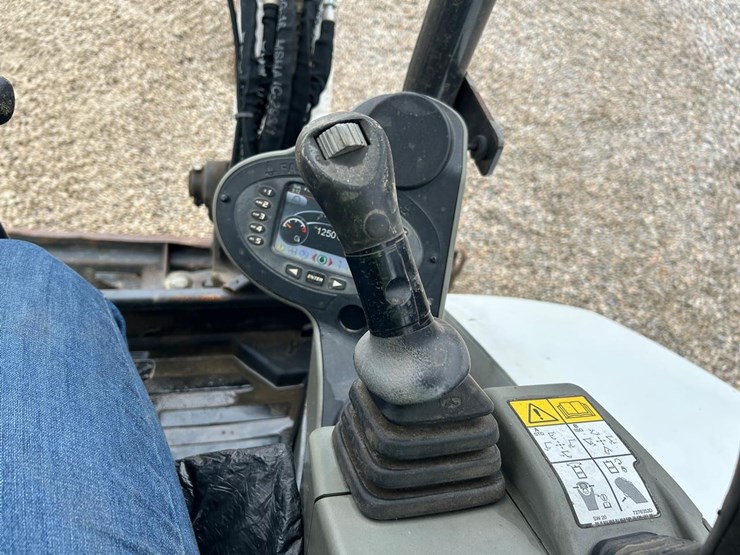 2021-bobcat-e35-image-21