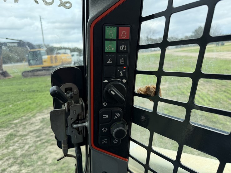 2023-bobcat-t76-image-17