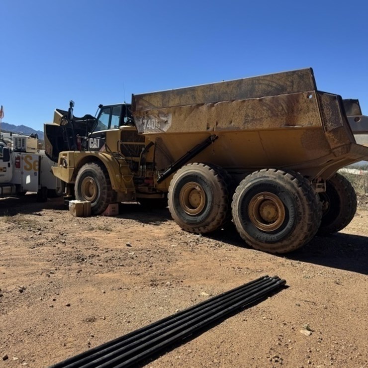 2013 CATERPILLAR 740B