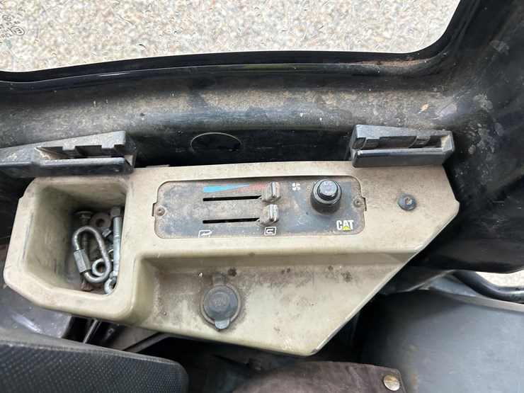 caterpillar-303-image-25