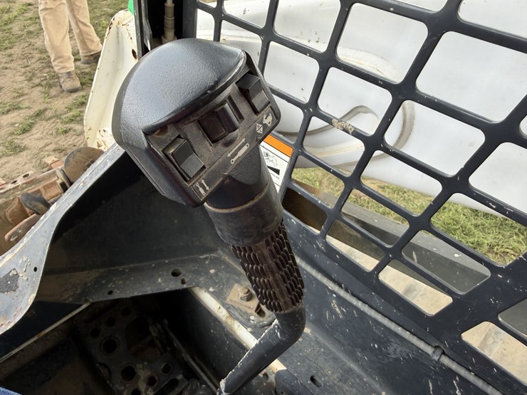 2015-bobcat-t590-image-12