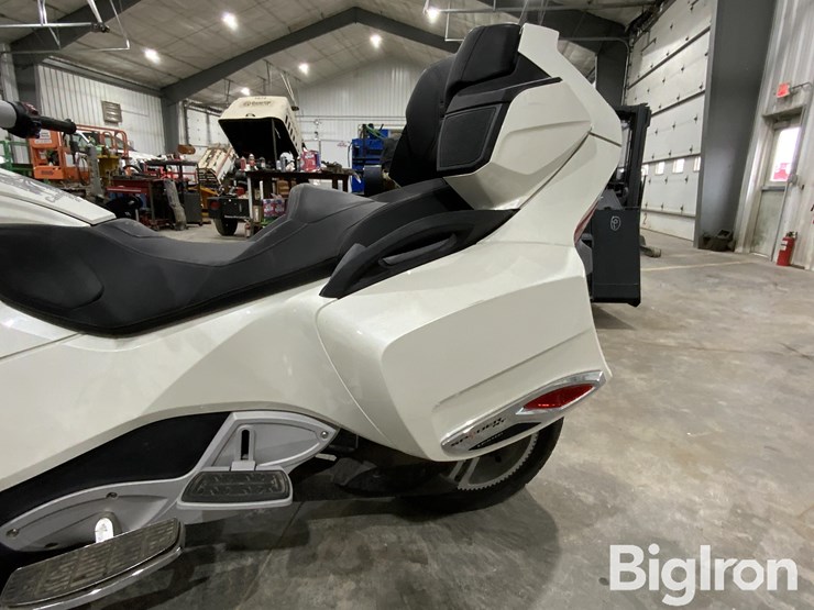 2011-massey-ferguson-730-image-16