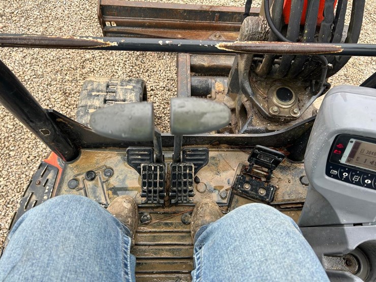 2016-kubota-kx040-4-image-22