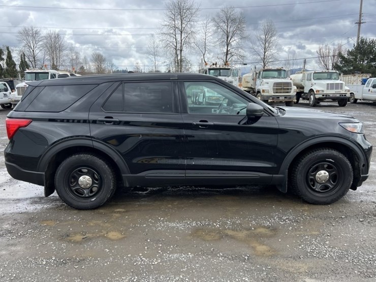 2020-ford-explorer-image-3