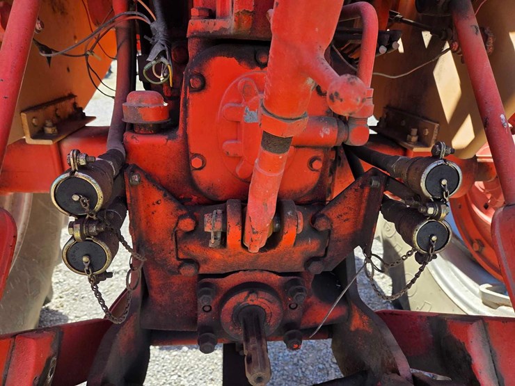 case-730-comfort-king-tractor-image-46