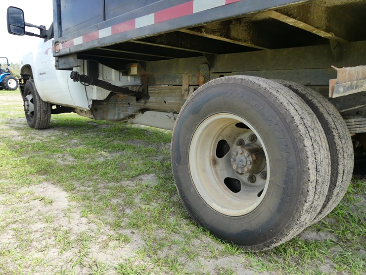 2012-chevrolet-3500-image-7