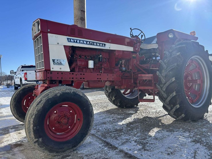 1974-farmall-666-gas-tractor-image-26