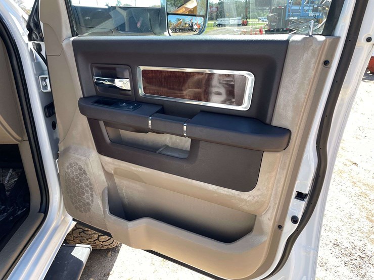 2010-dodge-ram-3500-image-17