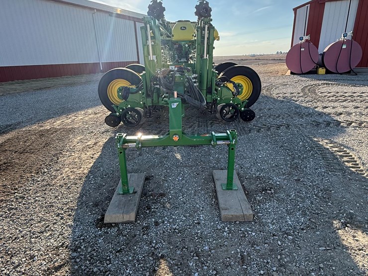 2021-john-deere-1775nt-image-2