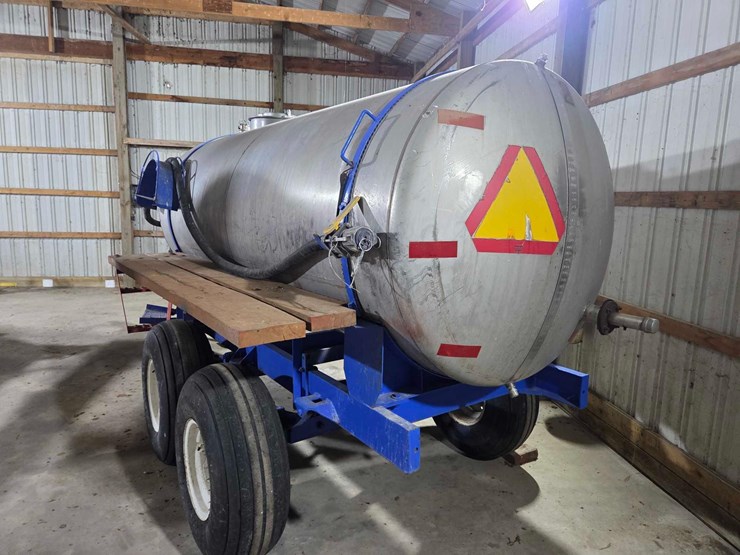 1000-gallon-liquid-nurse-trailer-image-34