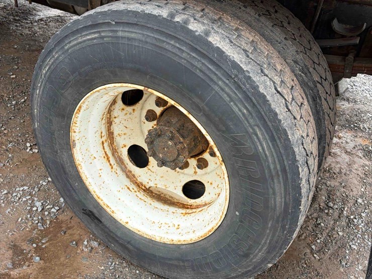 2001-international-4700-image-7