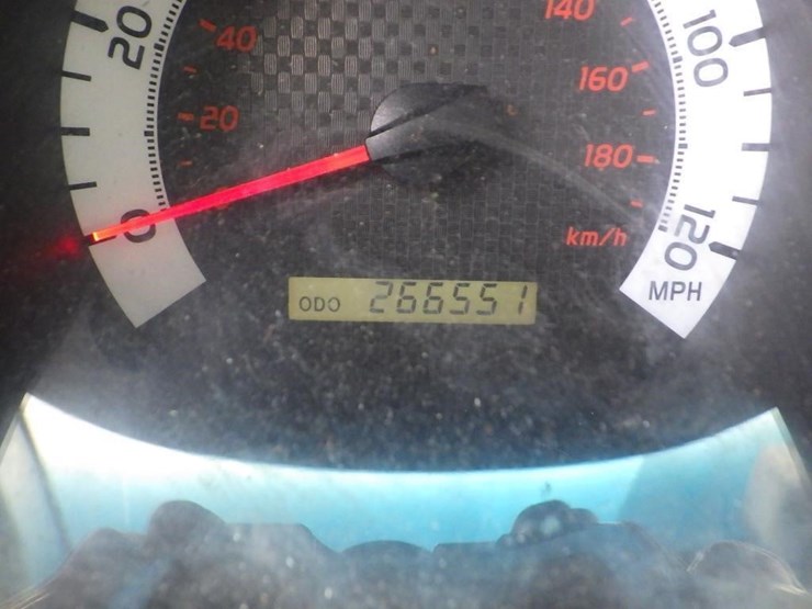 2013-toyota-tacoma-image-28