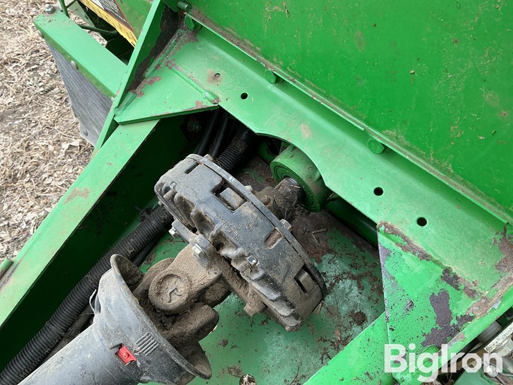 2010-john-deere-567-image-14