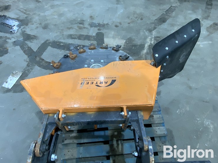 2025-massey-ferguson-730-image-13