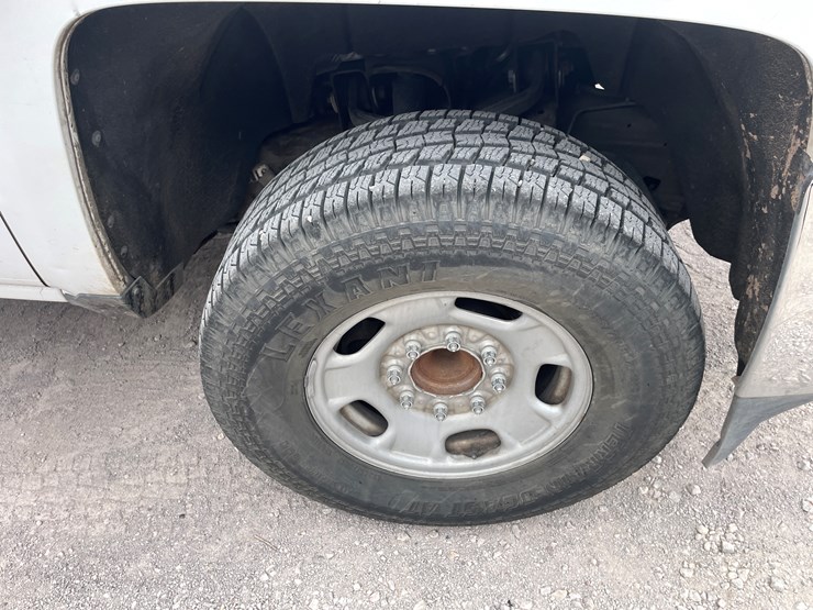 2015-chevrolet-silverado-2500-image-17