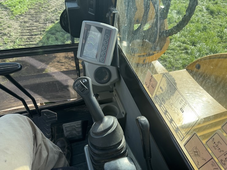 2015-caterpillar-308e-image-16