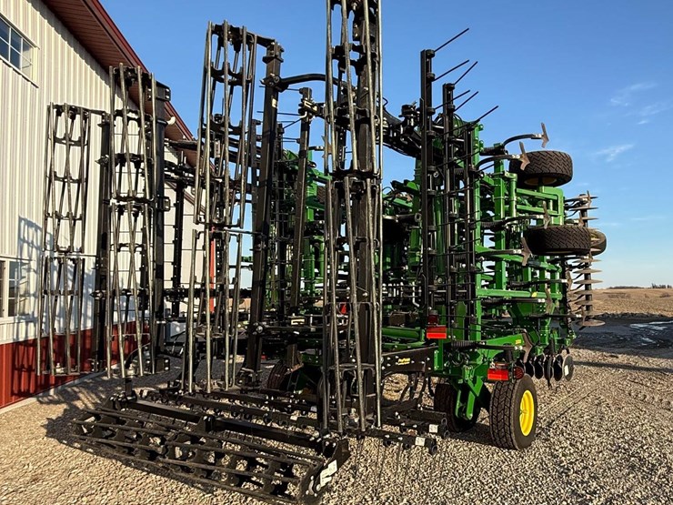 2022-john-deere-2330-image-5