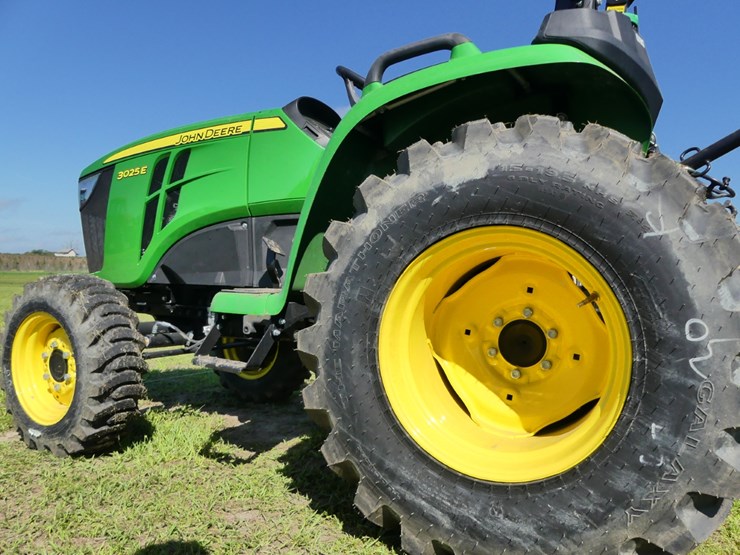 john-deere-3025e-image-8
