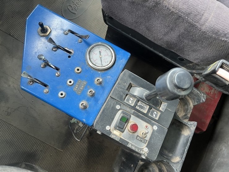 1998-peterbilt-330-image-31