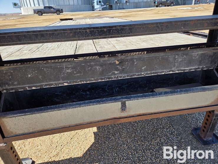 2008-titan-trailer-image-17